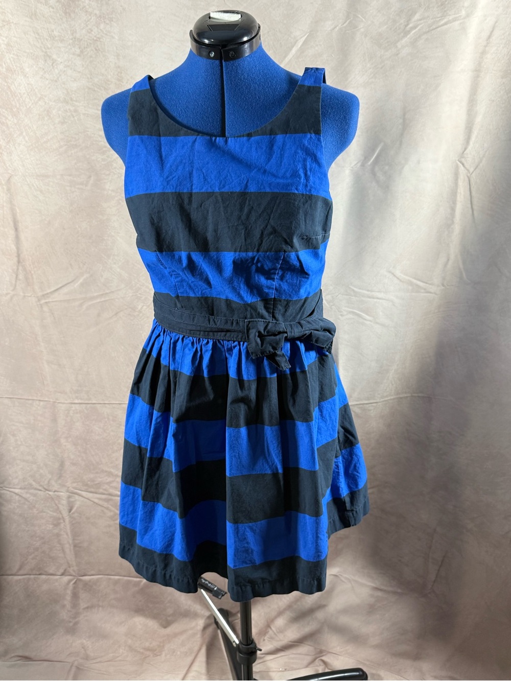 483-Abercrombie & Fitch Blue and Black Striped Sleeveless Belted Dress